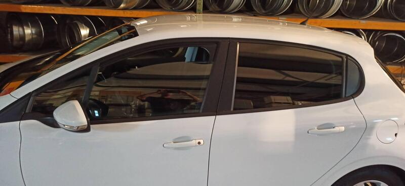 Peugeot 208 usata a Varese (4)