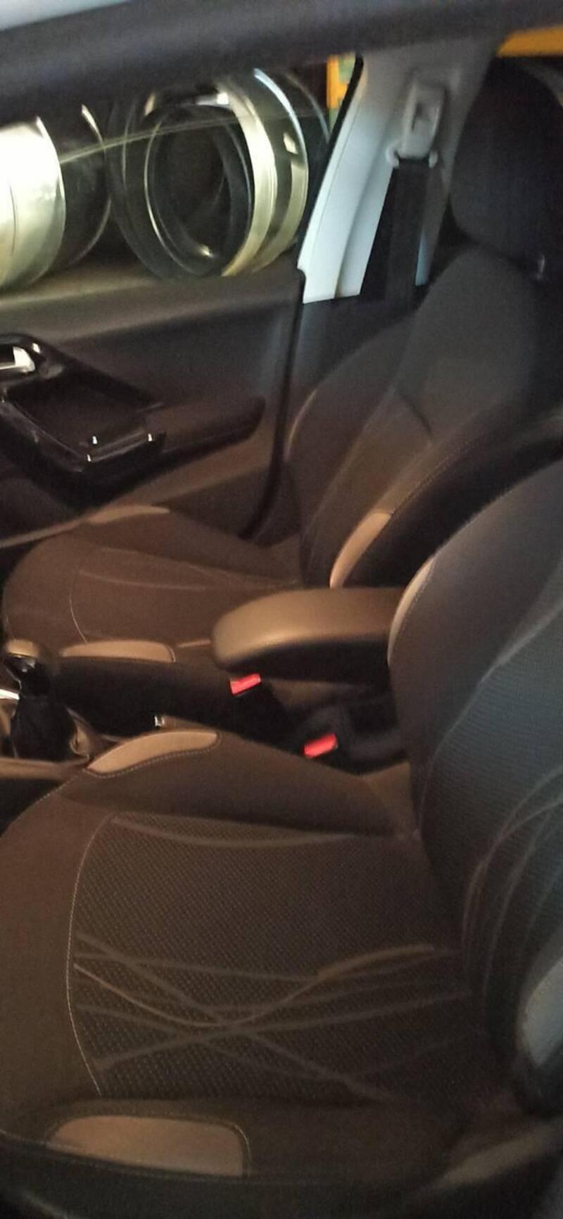 Peugeot 208 usata a Varese (7)