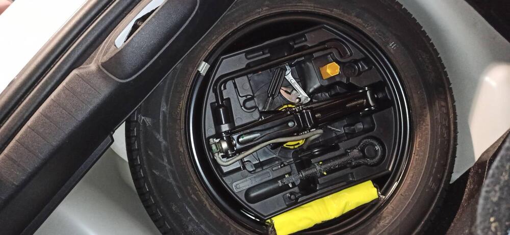 Peugeot 208 usata a Varese (11)