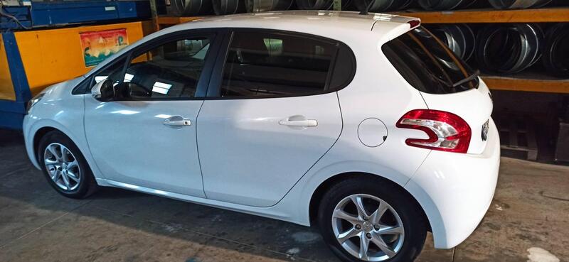 Peugeot 208 usata a Varese (14)