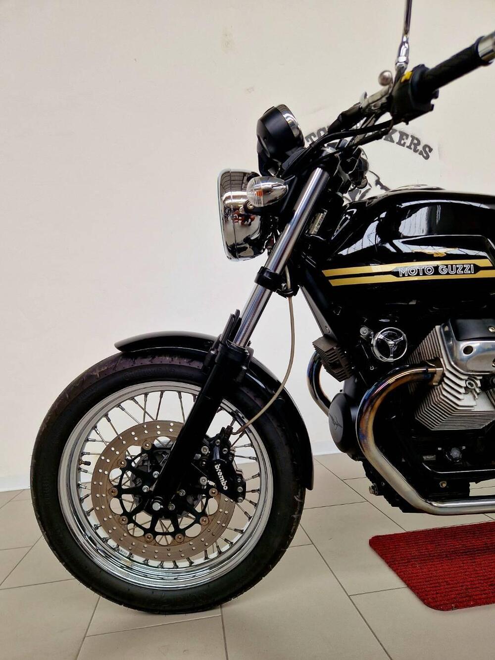 Moto Guzzi V7 Classic (2008 - 12) (16)