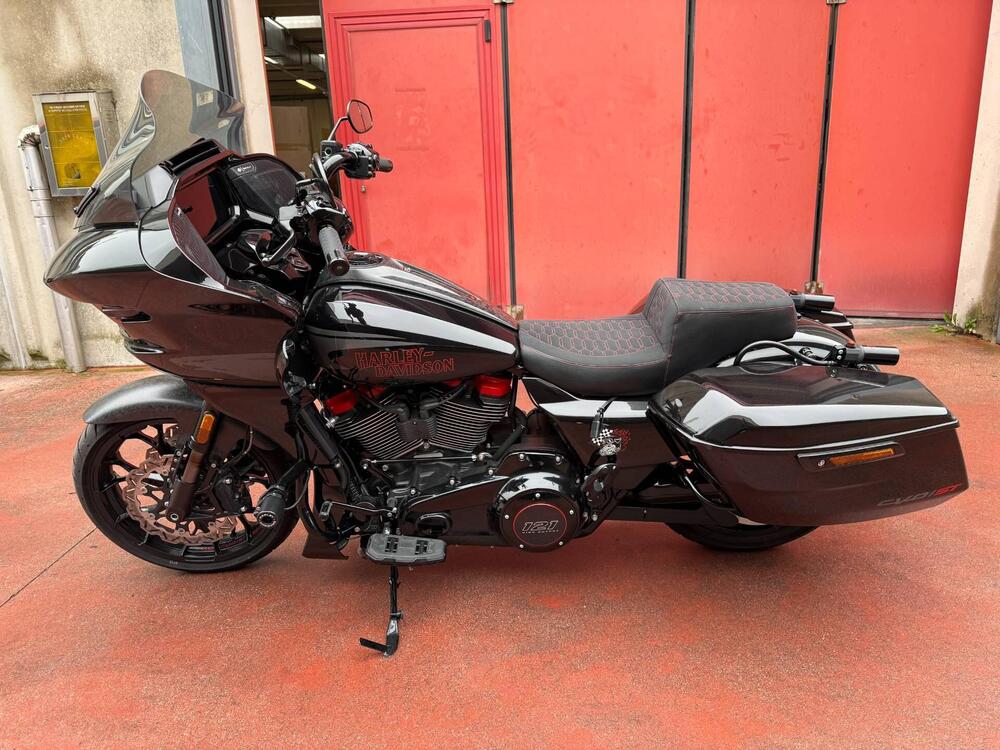 Harley-Davidson CVO Road Glide ST (2024) (2)