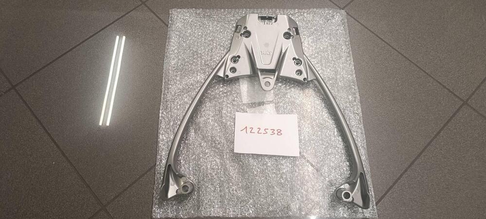 PORTAPACCO POSTERIORE SYM FUGUE 125 (2)