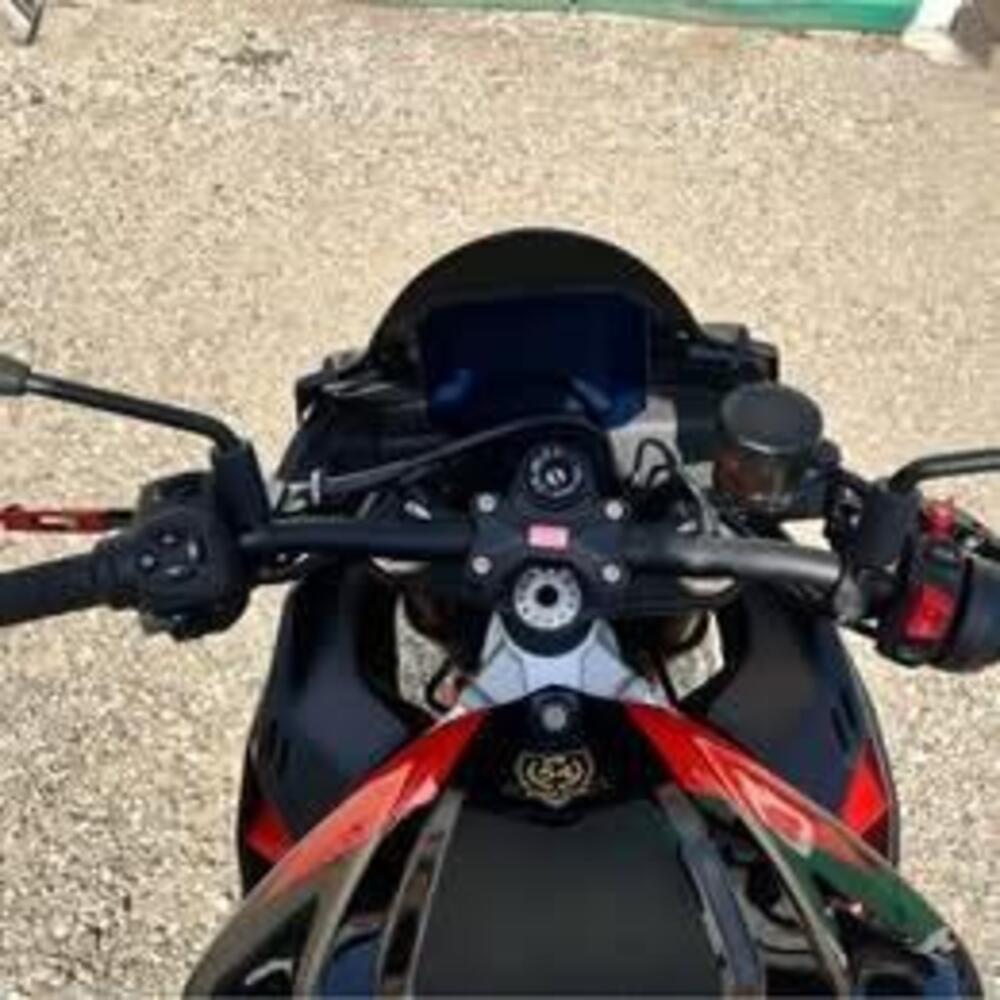 Aprilia Tuono V4 Factory (2021 - 24) (4)