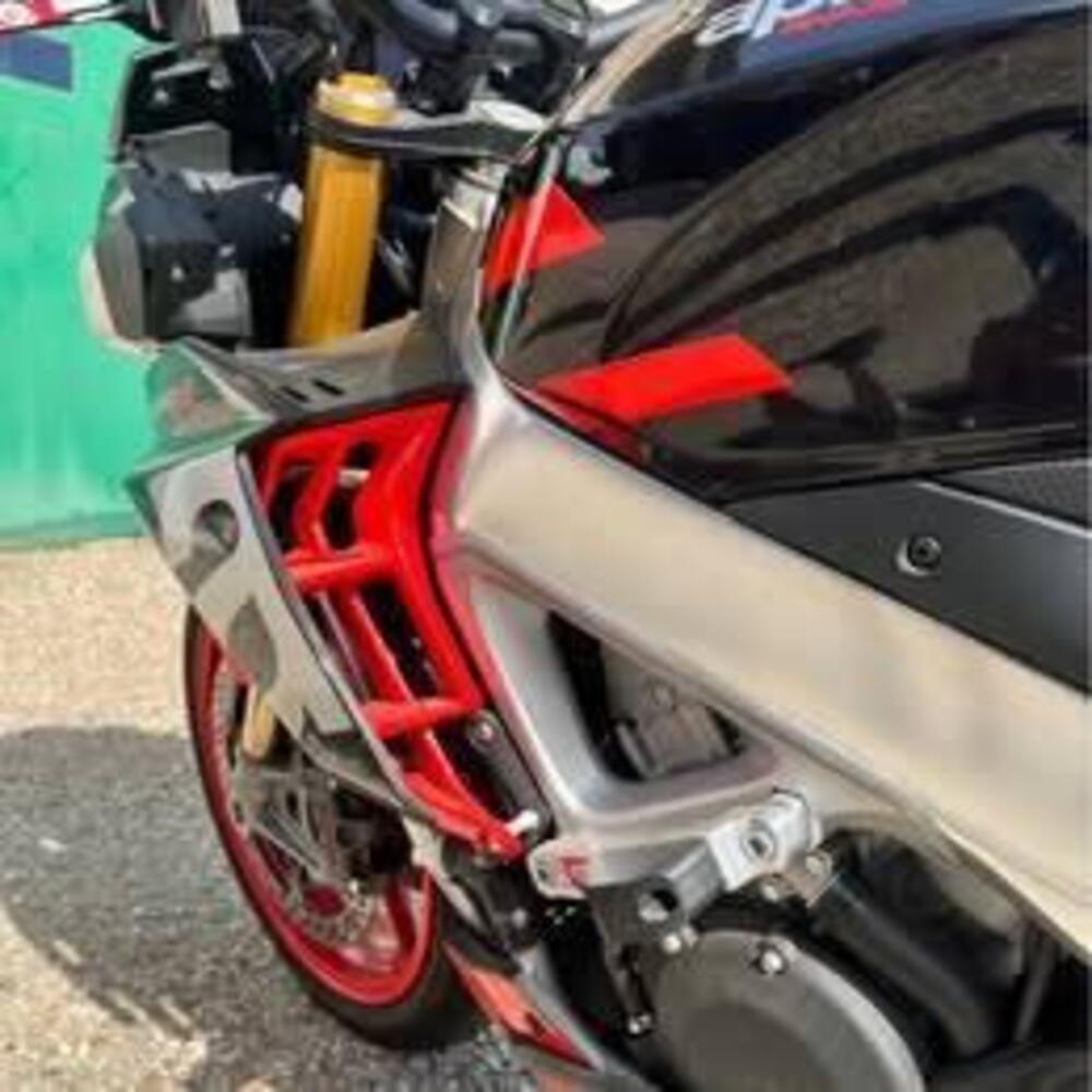 Aprilia Tuono V4 Factory (2021 - 24) (7)