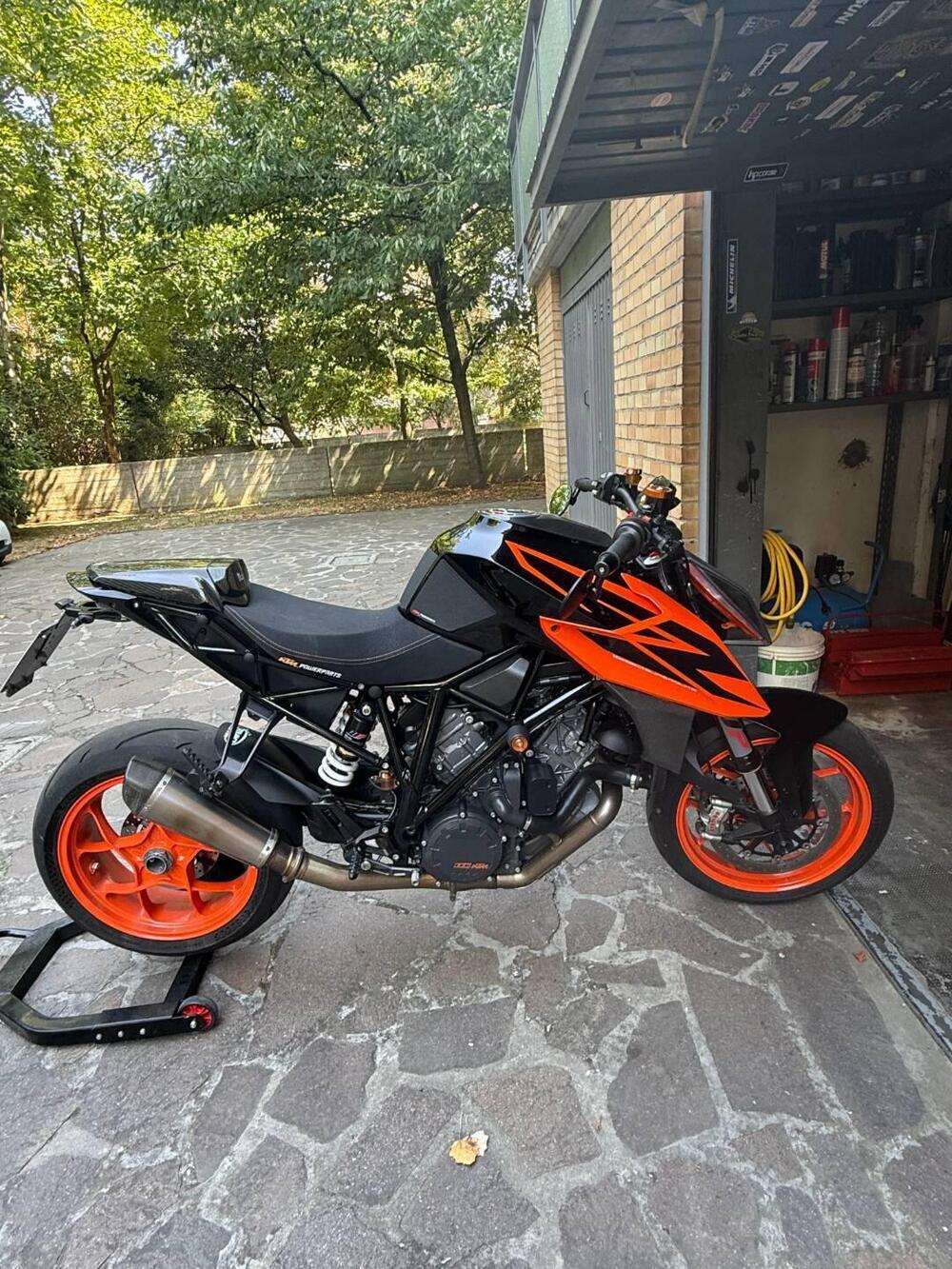 KTM 1290 Super Duke R (2019) (2)