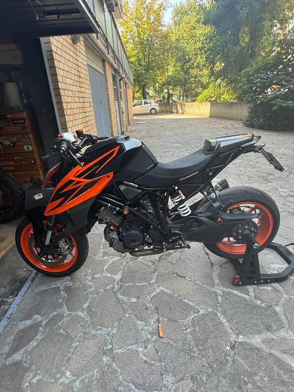 KTM 1290 Super Duke R (2019) (4)