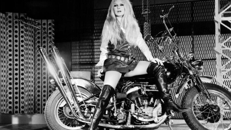 La sua Harley, le note proibite, la ribellione: l&rsquo;eredit&agrave; di Brigitte Bardot
