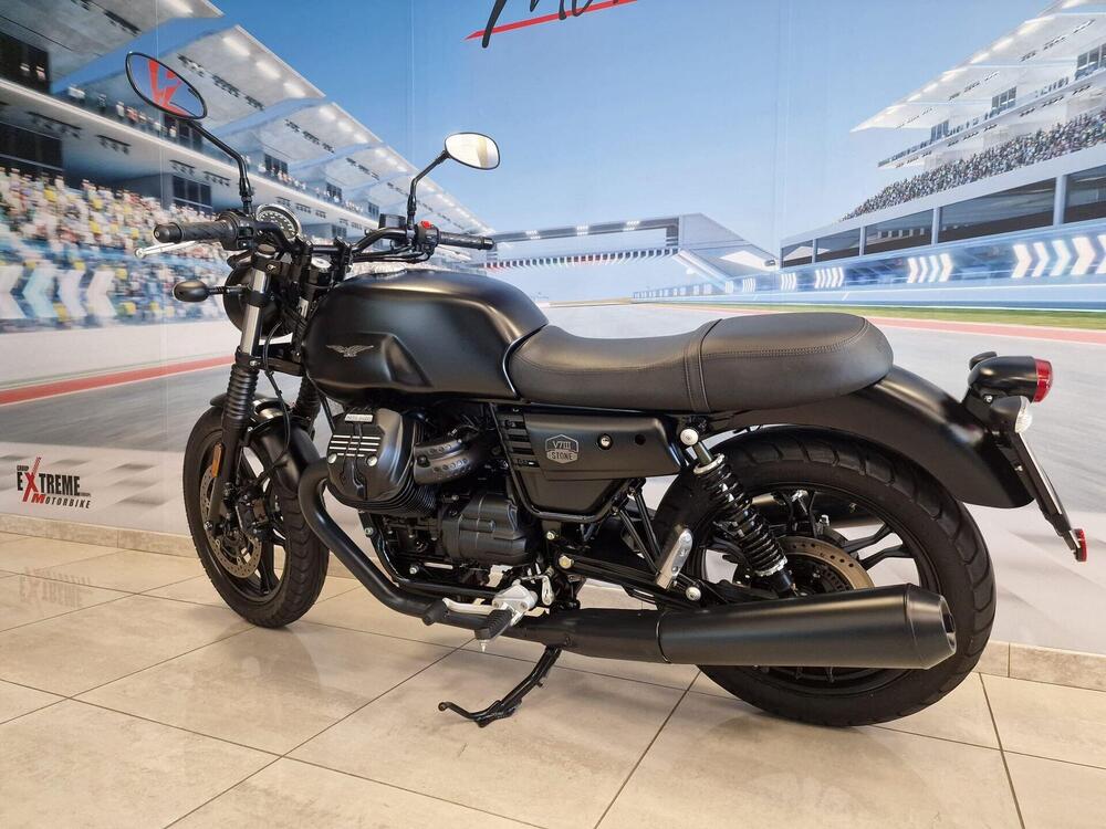 Moto Guzzi V7 III Stone (2017 - 20) (11)