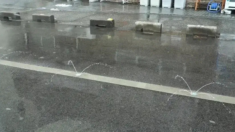 Il trucco giapponese che scioglie la neve sulle strade: perch&eacute; in Europa non lo usiamo