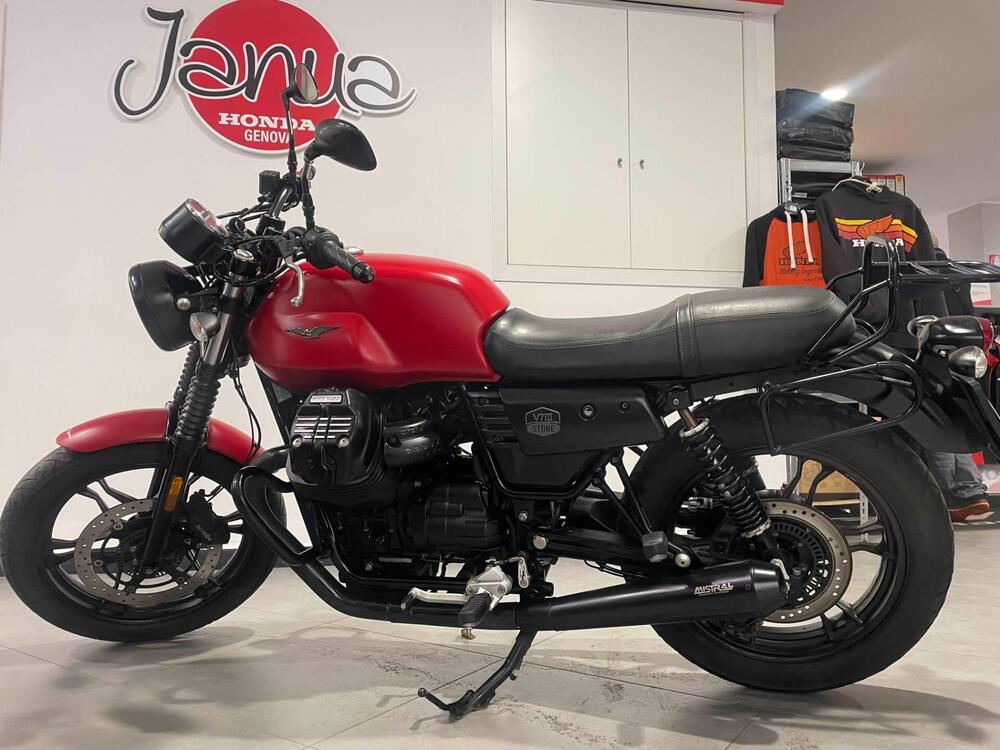Moto Guzzi V7 III Stone (2017 - 20)