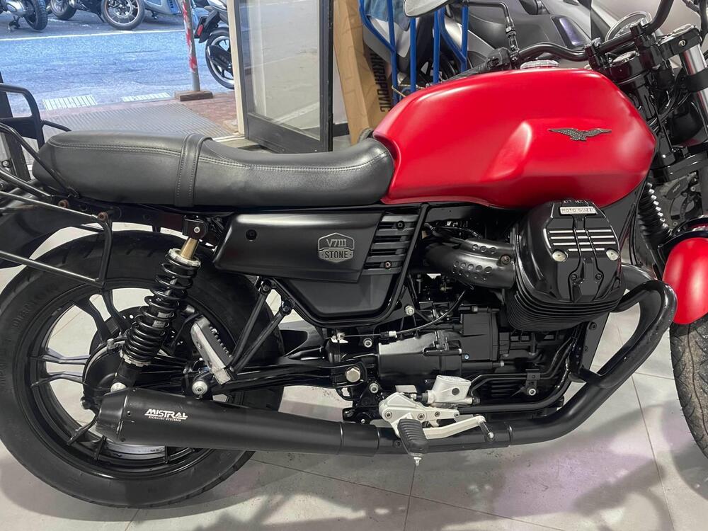 Moto Guzzi V7 III Stone (2017 - 20) (3)