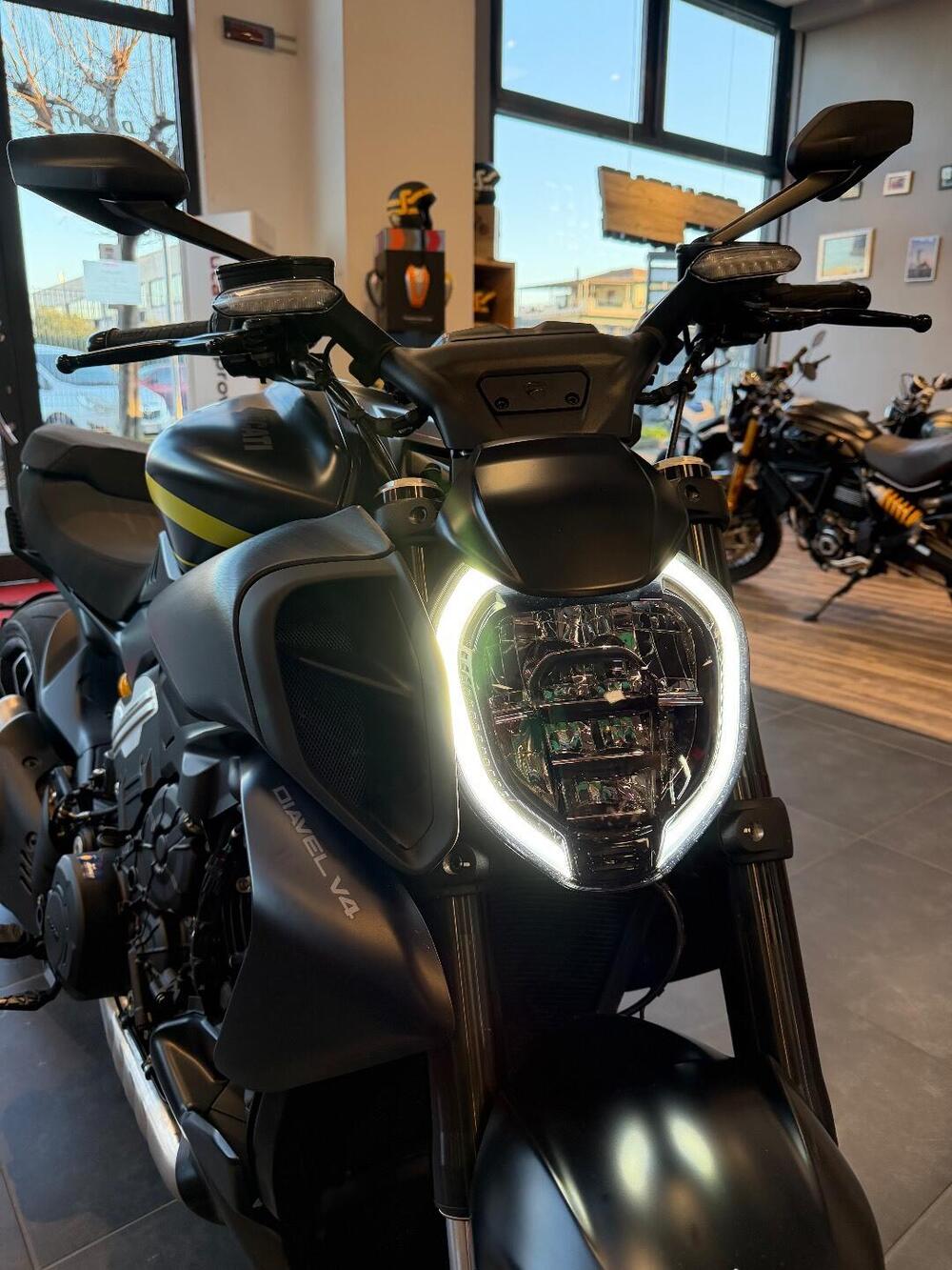 Ducati Diavel V4 (2023 - 25) (9)