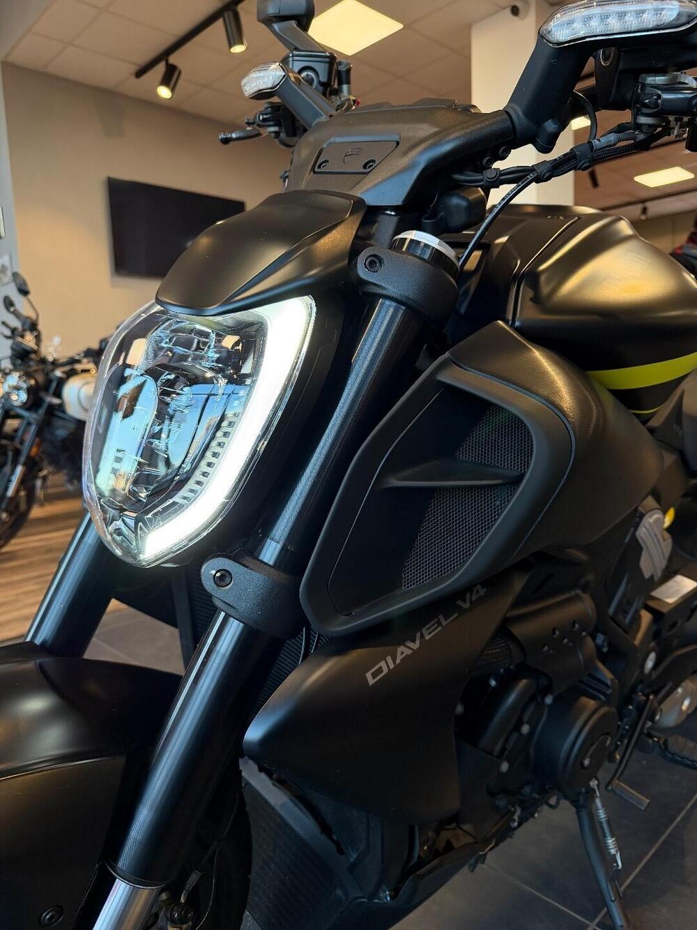 Ducati Diavel V4 (2023 - 25) (13)