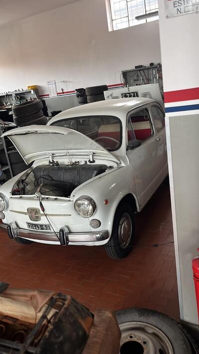 Fiat 600 d'epoca del 1975 a Adrara San Martino