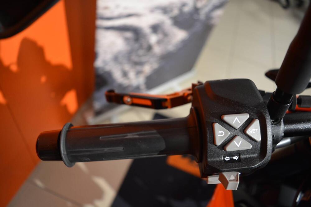 KTM 790 Duke L (2023 - 24) (12)