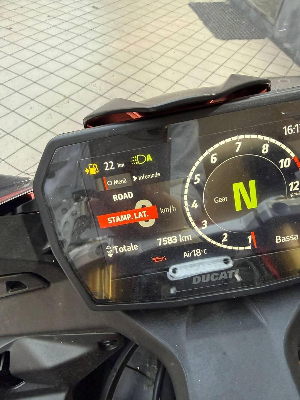 Ducati Panigale V2 S (2025) (4)