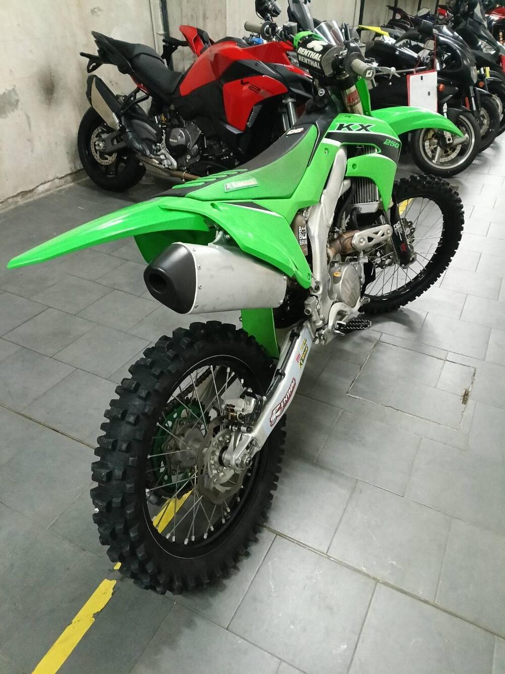 Kawasaki KX 250 F (2023) (4)
