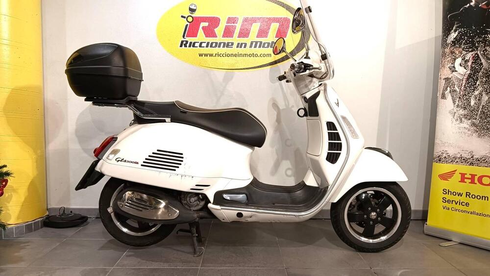 Vespa GTS 300 Super (2008 - 16) (2)