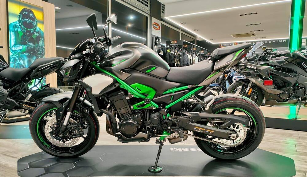 Kawasaki Z 900 A2 (2025 - 26) (2)