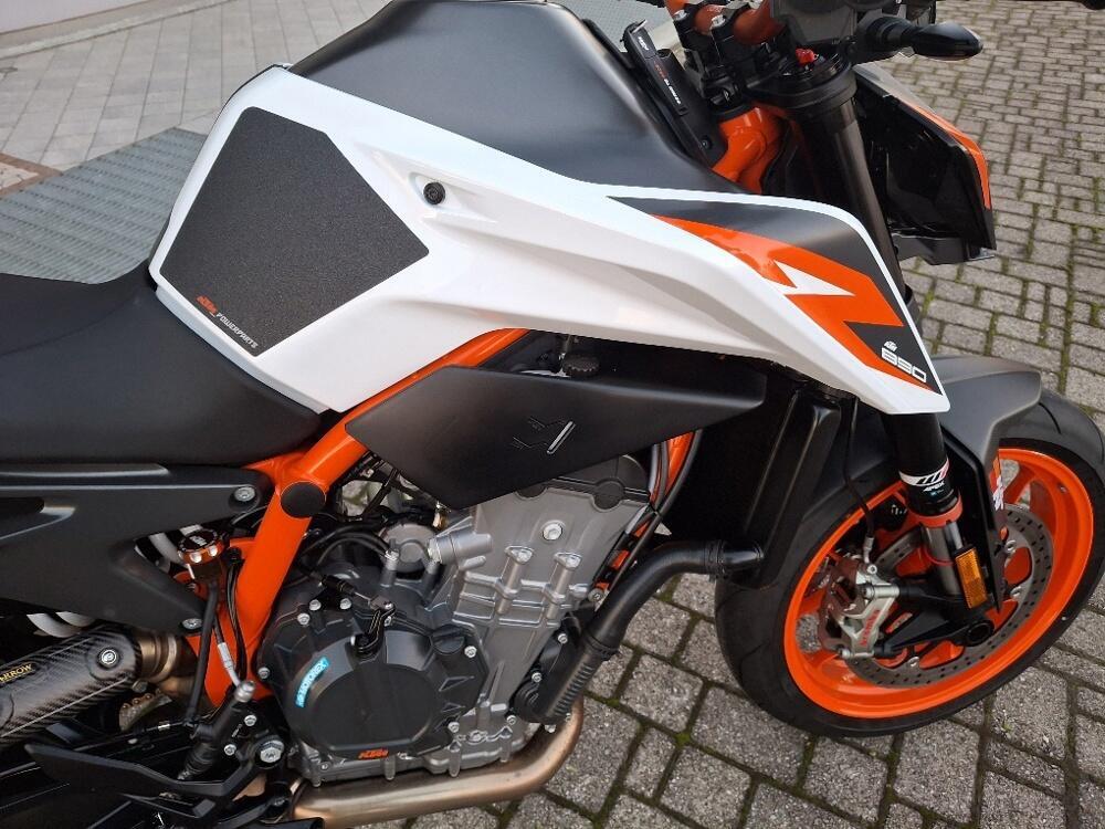 KTM 890 Duke R (2021) (4)