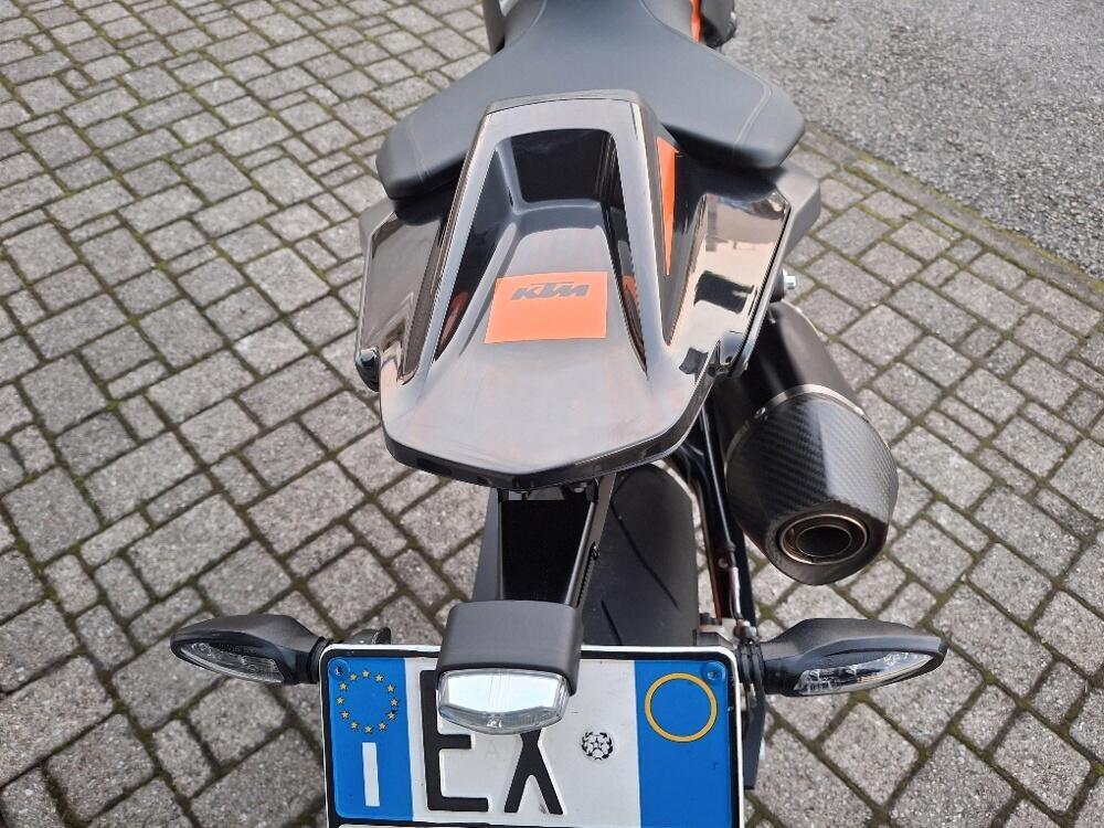 KTM 890 Duke R (2021) (5)