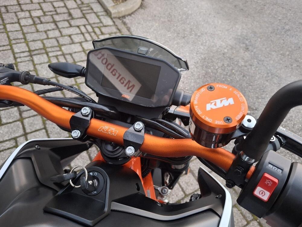 KTM 890 Duke R (2021) (3)