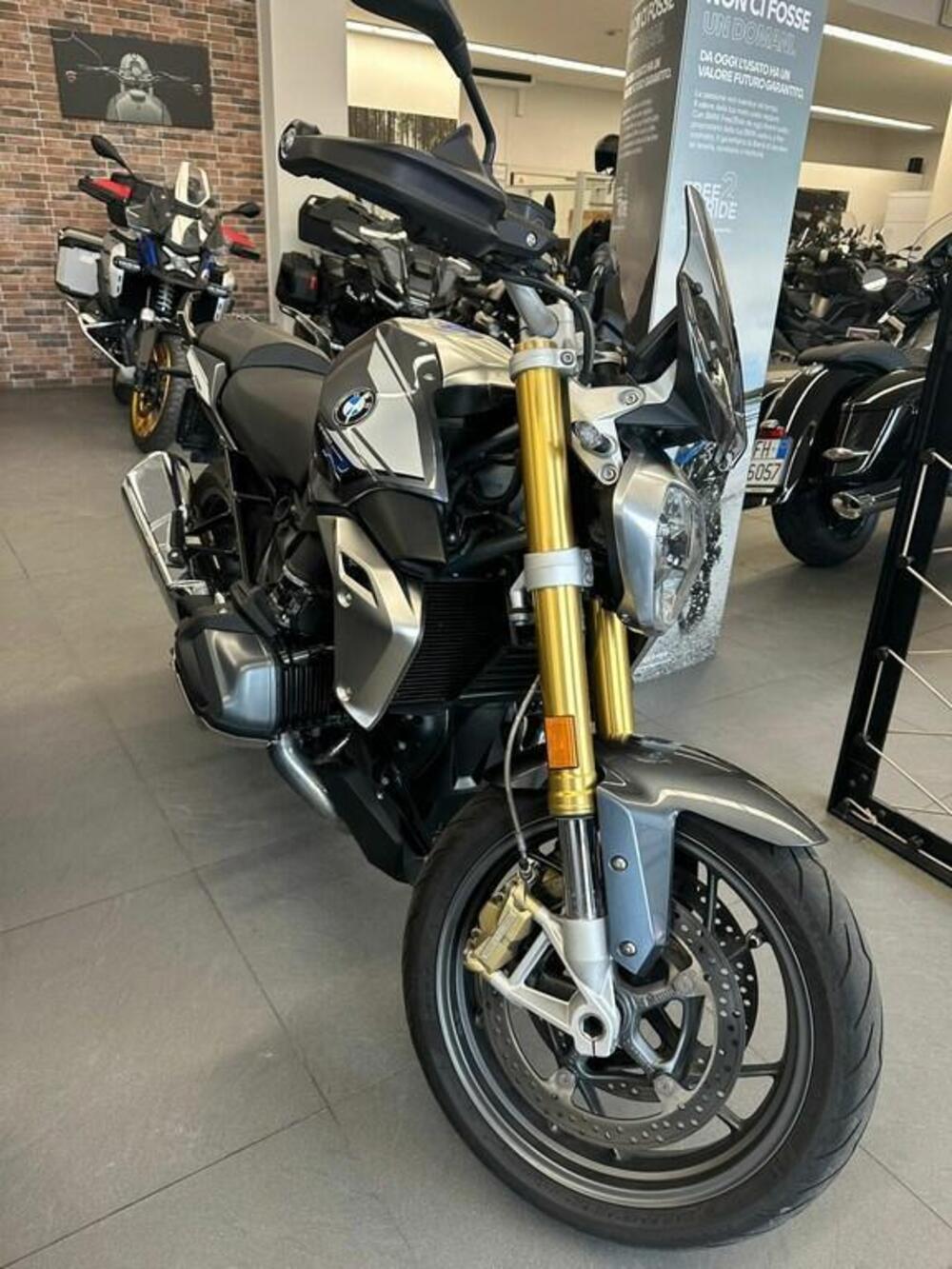 Bmw R 1250 R (2021 - 25) (2)