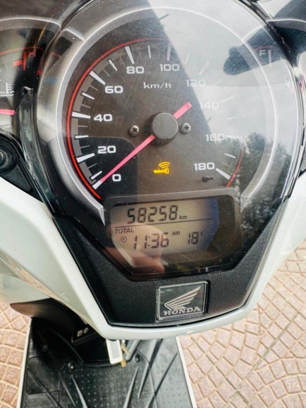 Honda SH 300 i ABS (2016 - 20) (11)