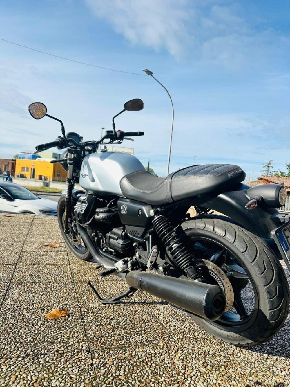 Moto Guzzi V7 Stone (2021 - 24) (2)