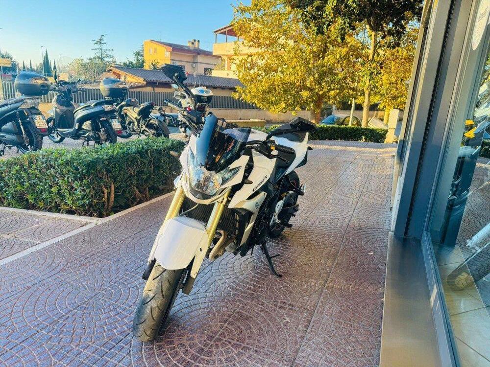 Suzuki GSR 750 (2010 - 15) (5)