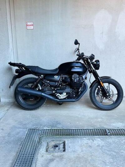 Moto Guzzi V7 Stone (2021 - 24) usata