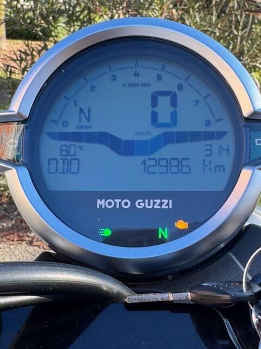 Moto Guzzi V7 Stone (2021 - 24) (9)