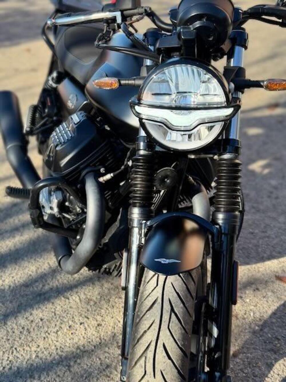 Moto Guzzi V7 Stone (2021 - 24) (4)