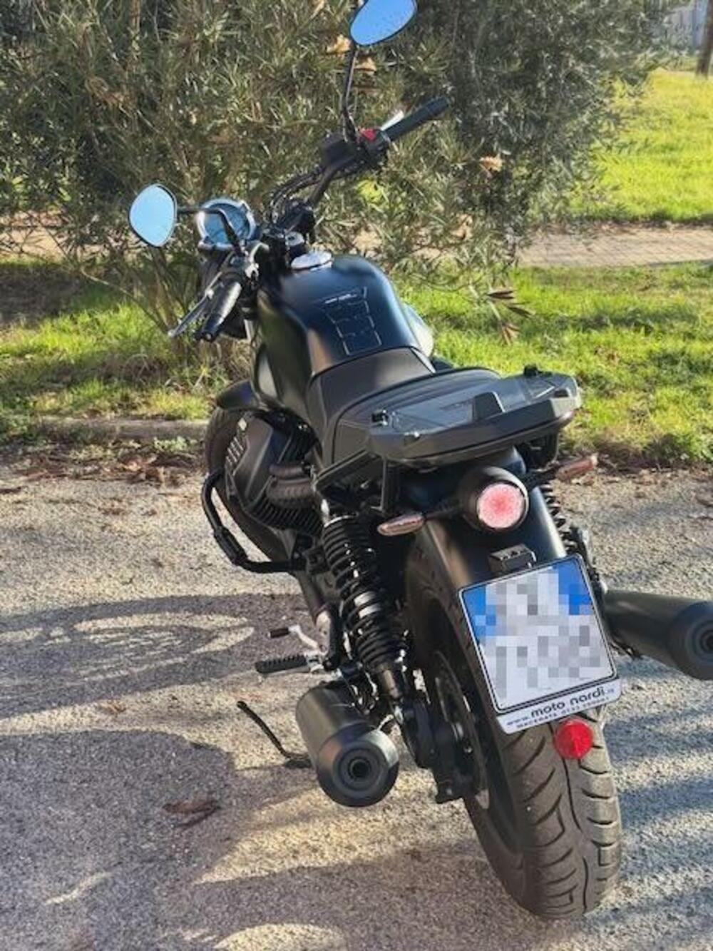 Moto Guzzi V7 Stone (2021 - 24) (5)