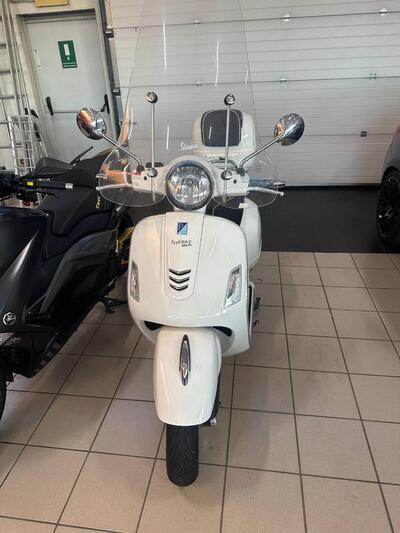 Vespa GTS 300 Touring ABS (2017 - 19) usata