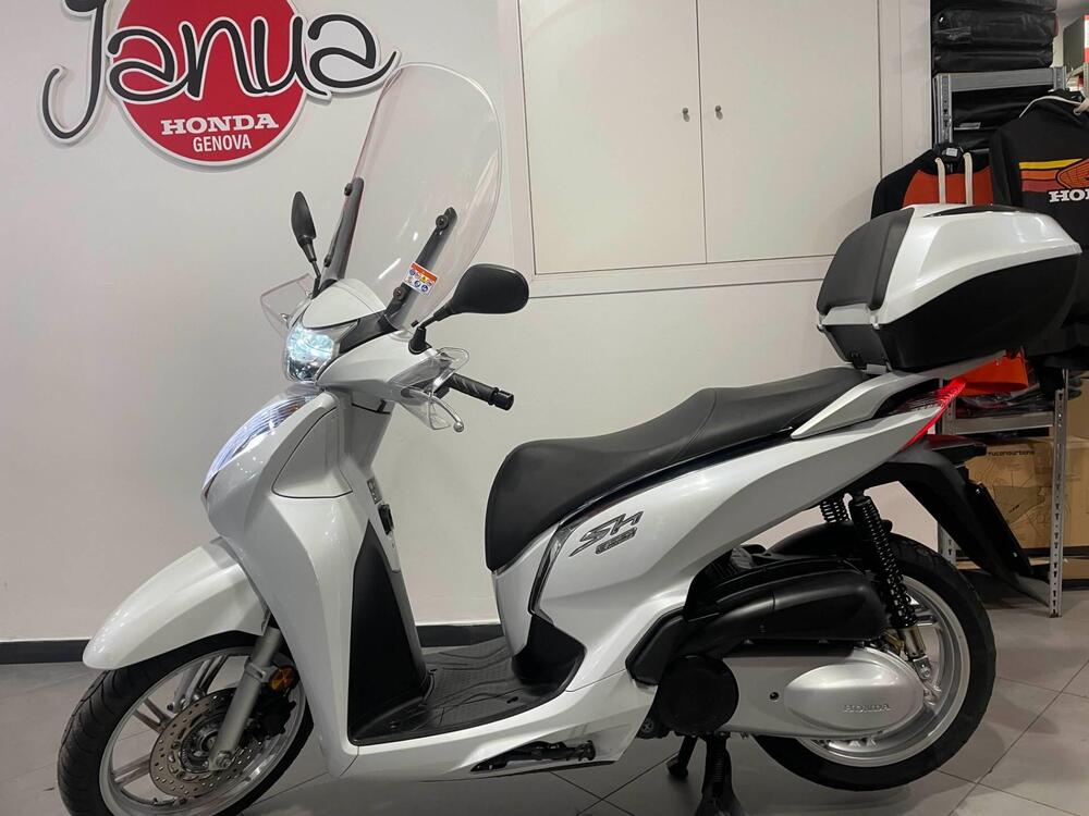 Honda SH 300 i ABS (2016 - 20) (8)