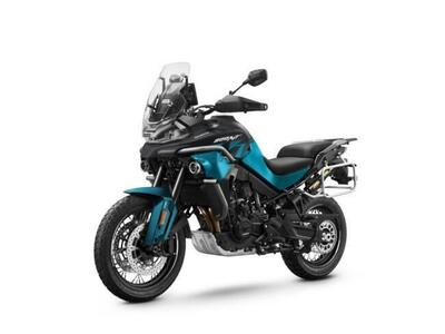 CFMoto, arriva la nuova 800MT ES con sospensioni elettroniche