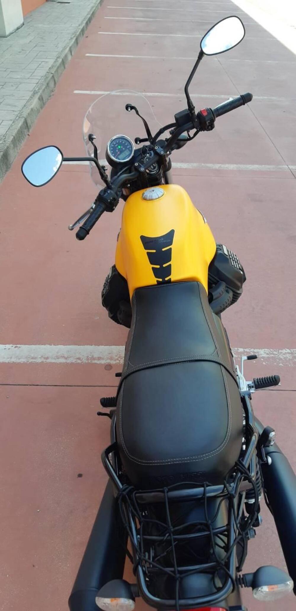 Moto Guzzi V7 III Stone (2017 - 20) (3)