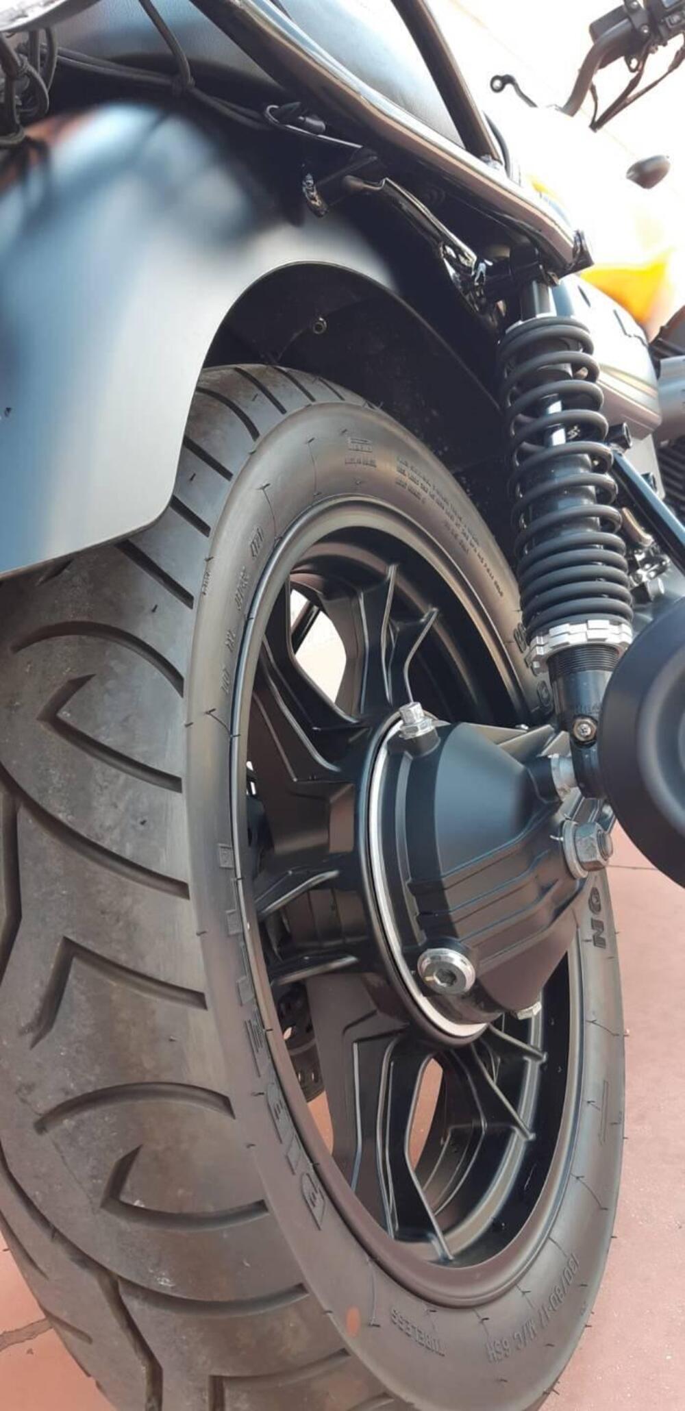 Moto Guzzi V7 III Stone (2017 - 20) (6)