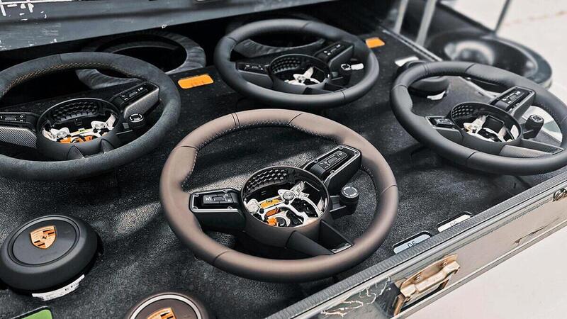 Porsche trasforma i rifiuti in materiali premium: cos&igrave; nascono le auto di lusso del futuro