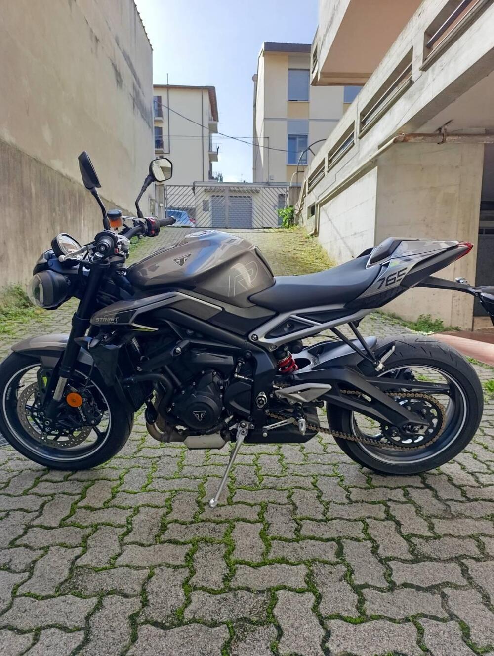 Triumph Street Triple 765 R (2023 - 25) (2)