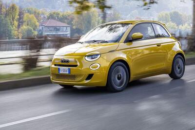 Fiat 500 Hybrid: cosa cambia davvero rispetto alla 500 elettrica