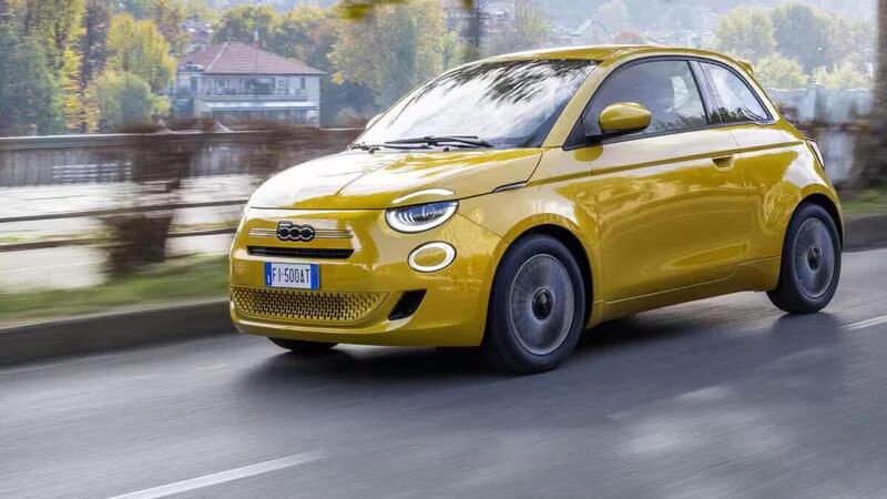 Fiat 500 Hybrid: cosa cambia davvero rispetto alla 500 elettrica