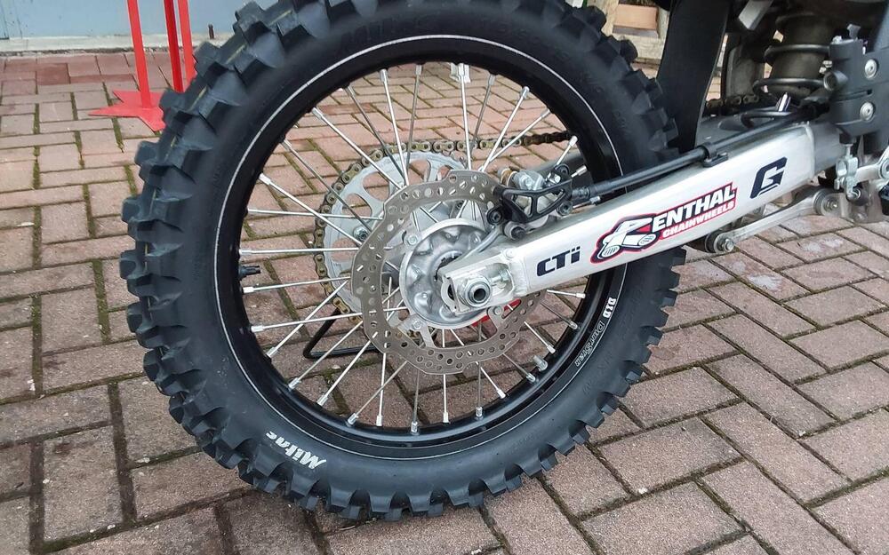 Honda CRF 250 R (2022) (2)