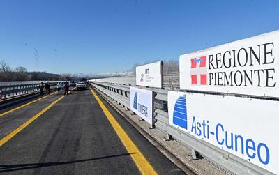 Autostrada Asti-Cuneo finalmente aperta: dopo 34 anni il Piemonte completa l'opera pi&ugrave; attesa