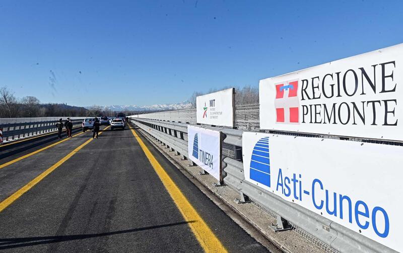 Autostrada Asti-Cuneo finalmente aperta: dopo 34 anni il Piemonte completa l'opera pi&ugrave; attesa
