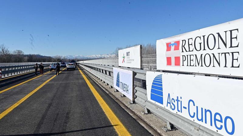 Autostrada Asti-Cuneo finalmente aperta: dopo 34 anni il Piemonte completa l'opera pi&ugrave; attesa