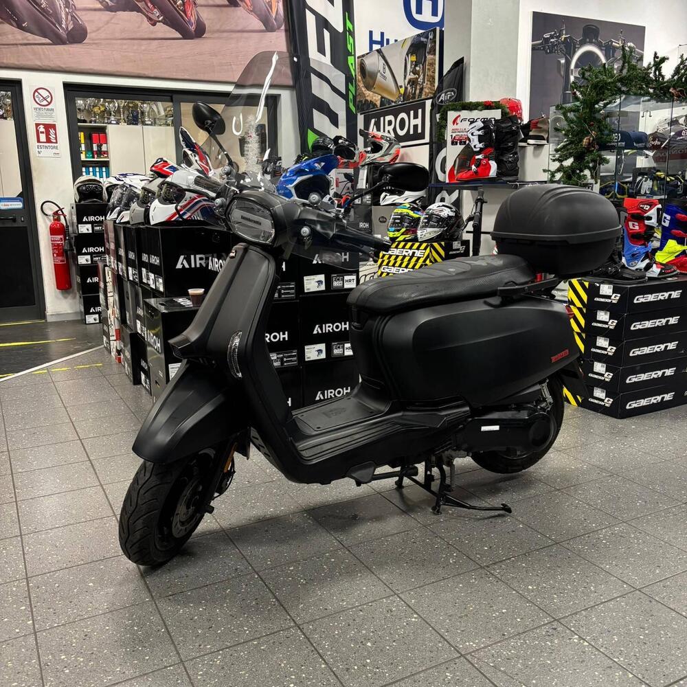 Lambretta V200 Special (2021 - 25) (2)