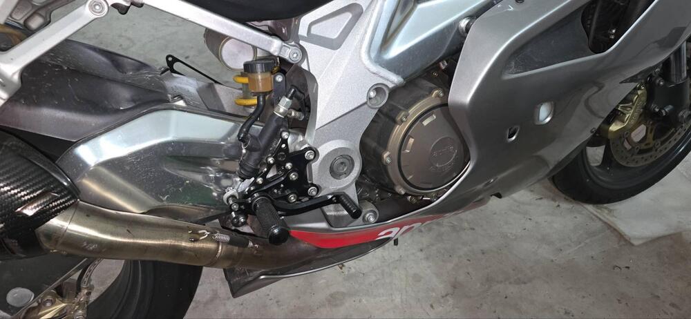 Aprilia RSV 1000 R (2004 - 05) (3)